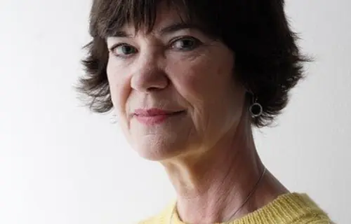 Dr. Claudia Acklin