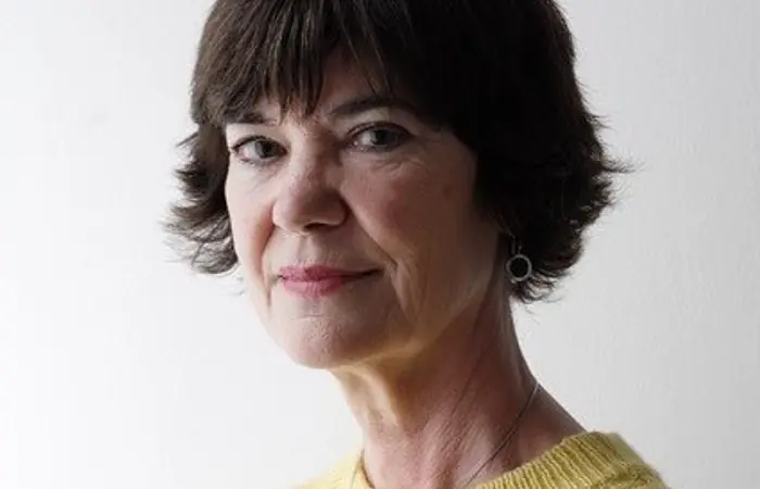 Dr. Claudia Acklin